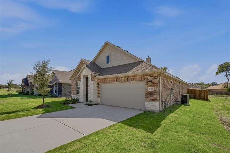 901 Silverleaf Drive, Ennis TX 75119 - Photo 4