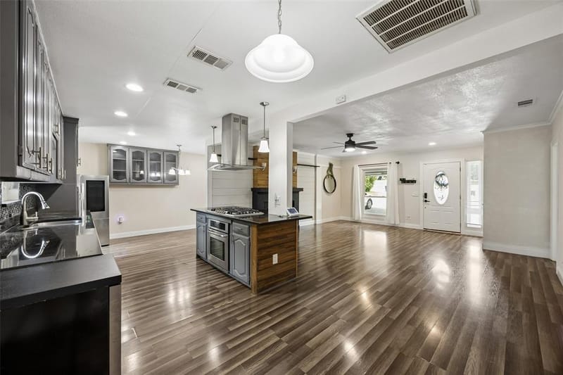 3411 Gibsondell Avenue, Dallas TX 75211 - Photo 2