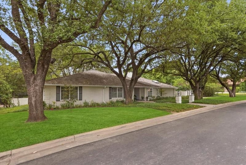 2209 Canterbury Drive, Westover Hills TX 76107 - Photo 3