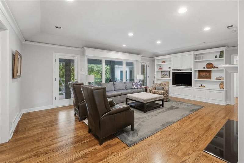 2209 Canterbury Drive, Westover Hills TX 76107 - Photo 8