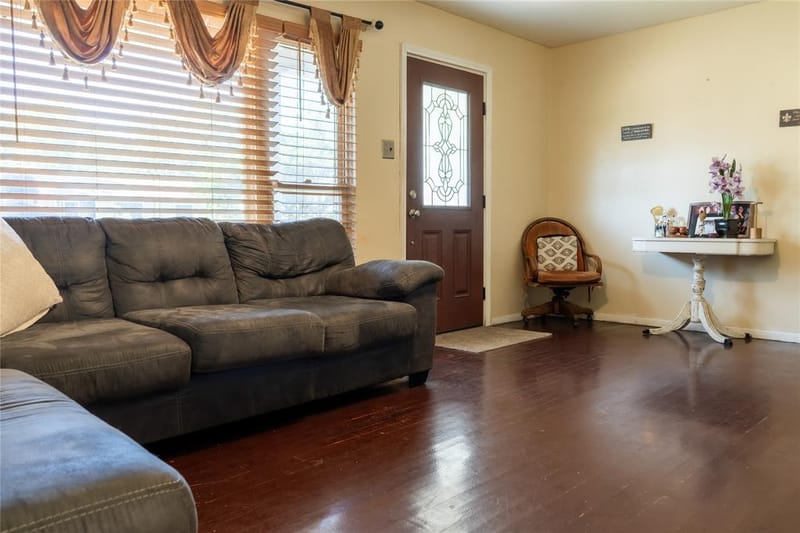 1010 Mcclendon Street, Irving TX 75061 - Photo 5