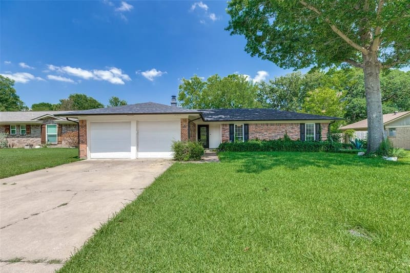 914 S Hyde Park Avenue, Denison TX 75020 - Photo 2