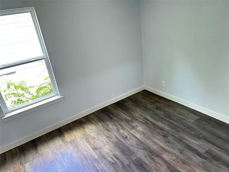 110 E Cunningham Street, Bonham TX 75418 - Photo 3