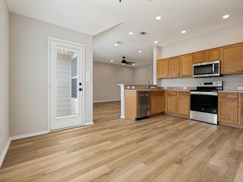 7832 Kansas Avenue, Dallas TX 75241 - Photo 10