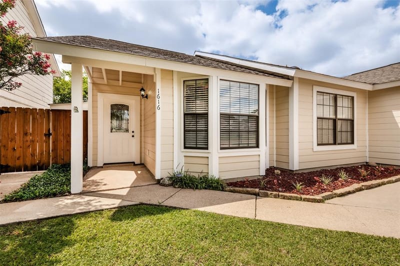 1616 Wickford Drive, Arlington TX 76018 - Photo 2