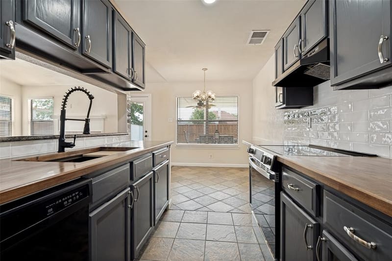1616 Wickford Drive, Arlington TX 76018 - Photo 13