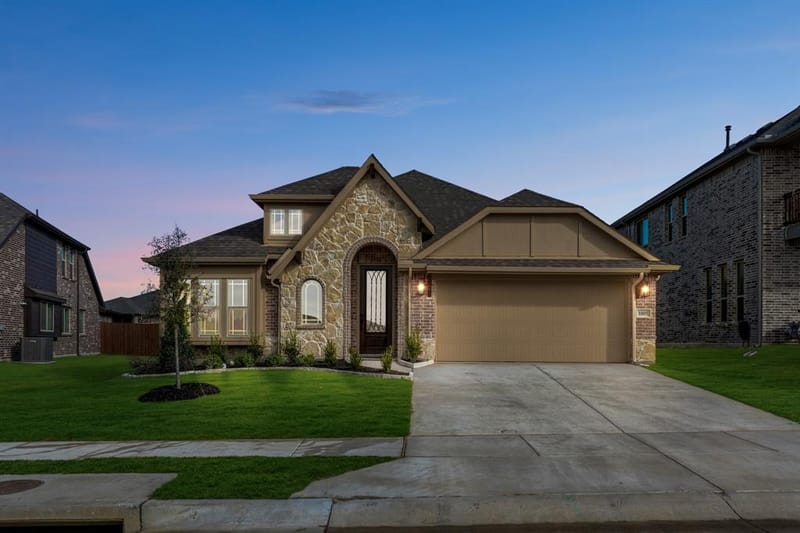 1005 Snowy Owl Drive, Alvarado TX 76009 - Photo 2