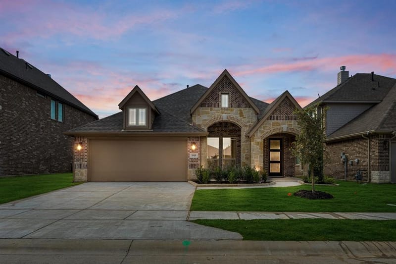 1048 Snowy Owl Drive, Alvarado TX 76009 - Photo 2