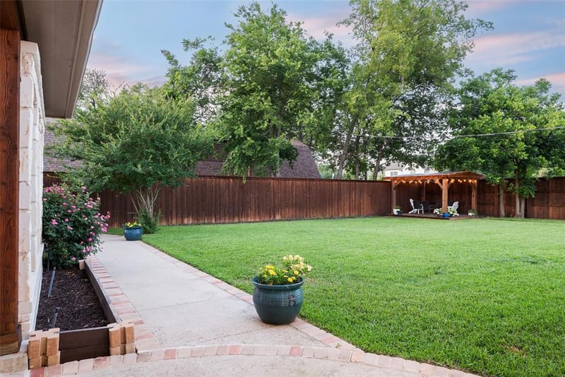 3867 Beutel Court, Dallas TX 75229 - Photo 32