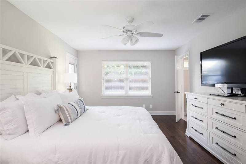 3867 Beutel Court, Dallas TX 75229 - Photo 14