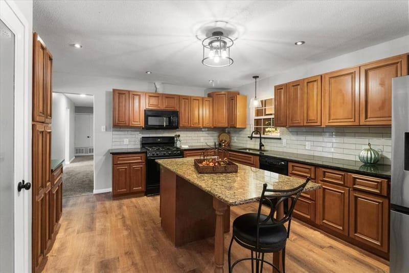 6000 Monterrey Drive, Fort Worth TX 76112 - Photo 9