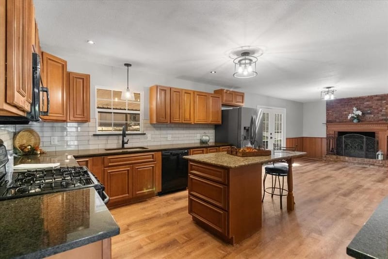 6000 Monterrey Drive, Fort Worth TX 76112 - Photo 10