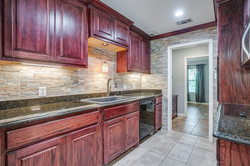 1800 Briarcrest Lane, Arlington TX 76012 - Photo 16