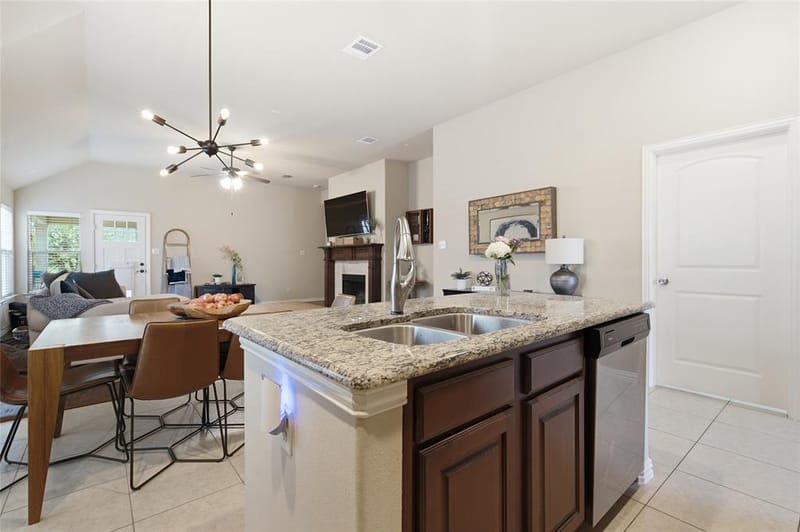 15316 Mallard Creek Street, Fort Worth TX 76262 - Photo 11
