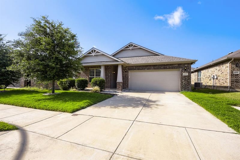 6225 Topsail Drive, Fort Worth TX 76179 - Photo 2