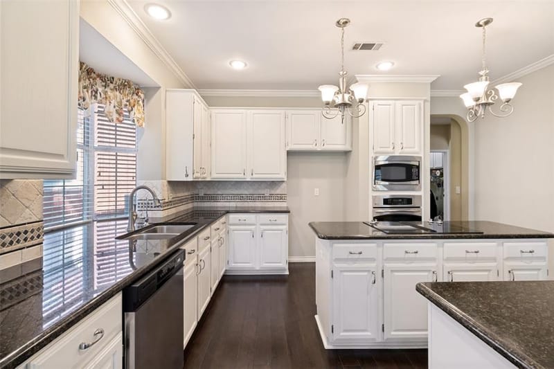 7529 Vineyard Trail, Garland TX 75044 - Photo 8
