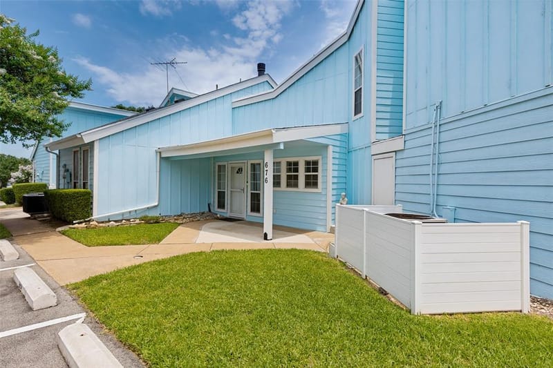 676 Harbor Drive, Azle TX 76020 - Photo 2