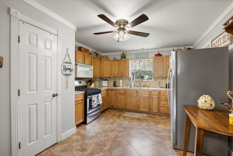 2022 Long Creek Court, Granbury TX 76049 - Photo 9