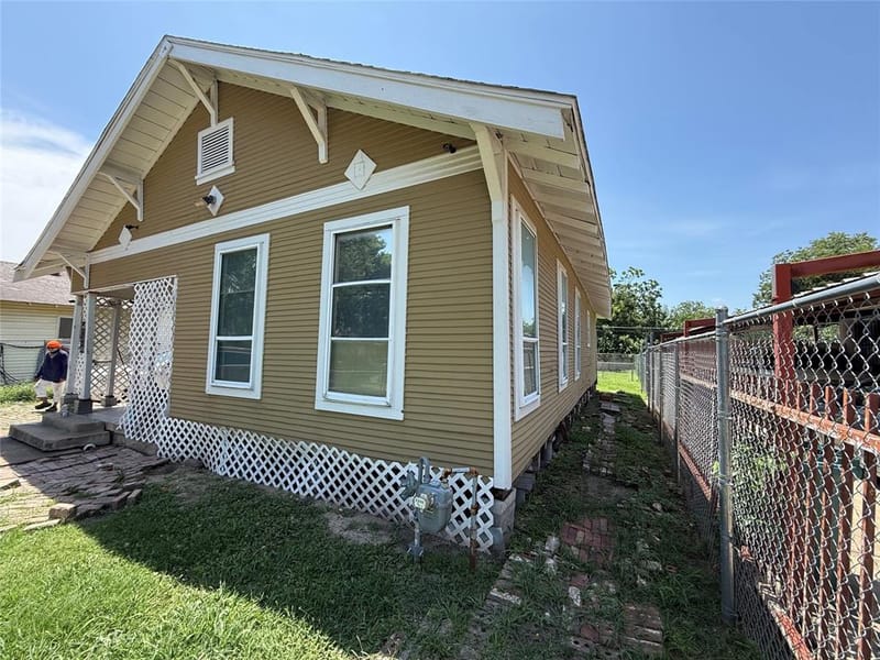 3010 Jerome Street, Dallas TX 75223 - Photo 3