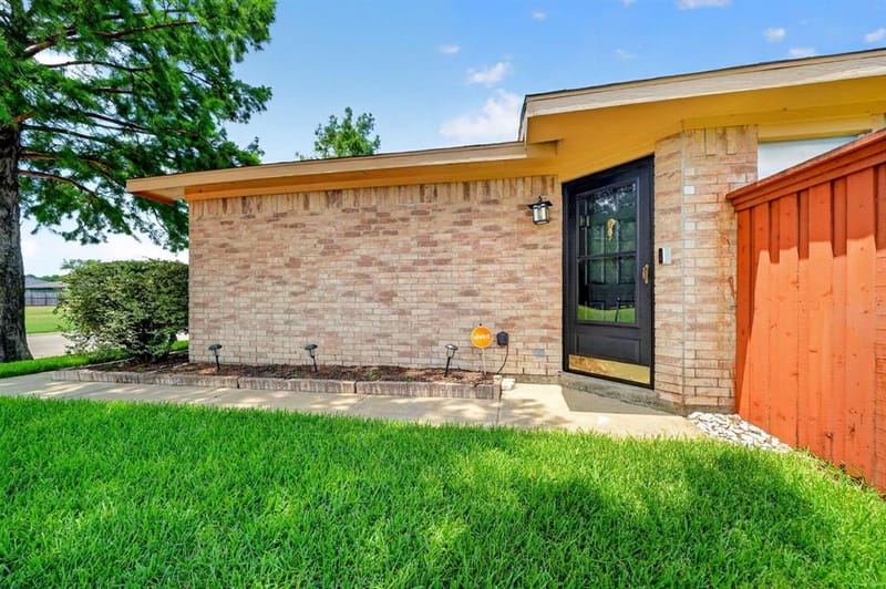 9339 CRIMNSON Court, Dallas TX 75217 - Photo 4