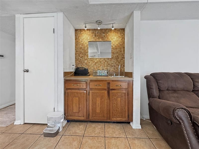 6217 Barcelona Drive, Arlington TX 76016 - Photo 6