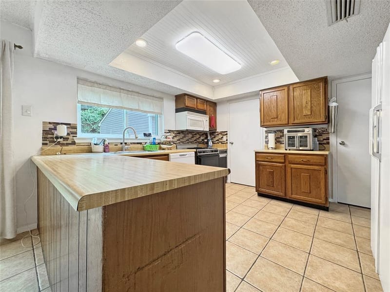 6217 Barcelona Drive, Arlington TX 76016 - Photo 8