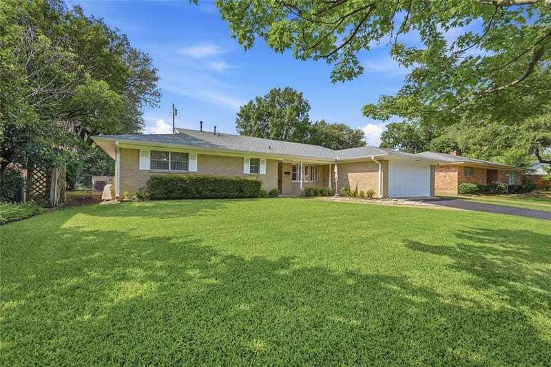 1712 Oakhill Drive, Sherman TX 75092 - Photo 3