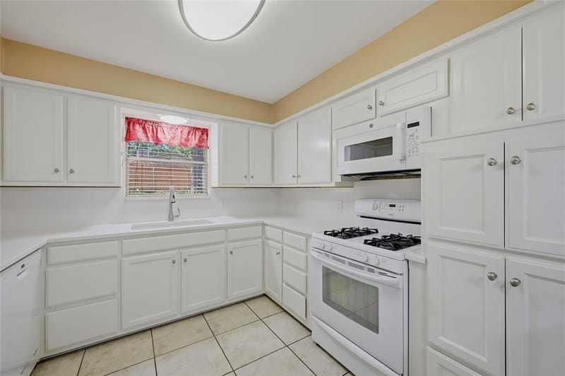 1712 Oakhill Drive, Sherman TX 75092 - Photo 14