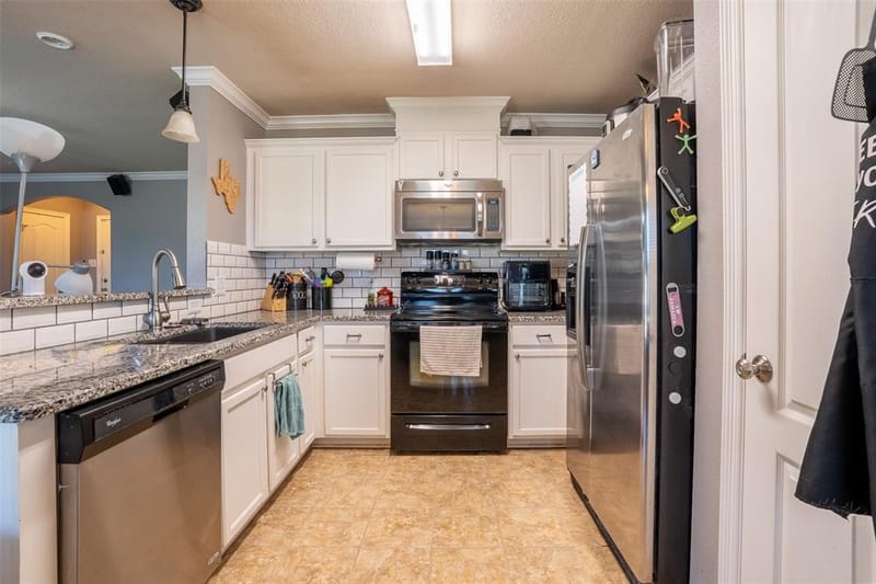 424 NE Murphy Road, Burleson TX 76028 - Photo 9