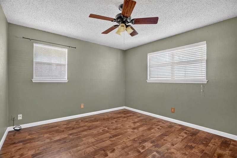427 Whippoorwill Drive, Granbury TX 76049 - Photo 27
