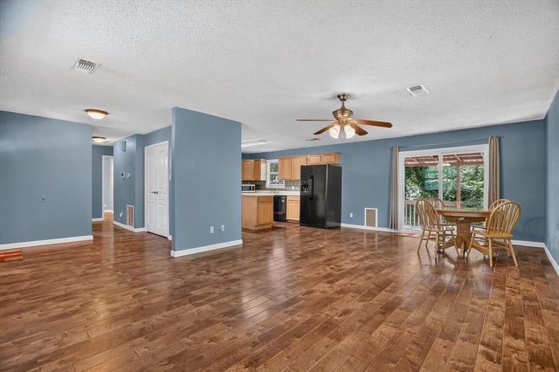 427 Whippoorwill Drive, Granbury TX 76049 - Photo 2