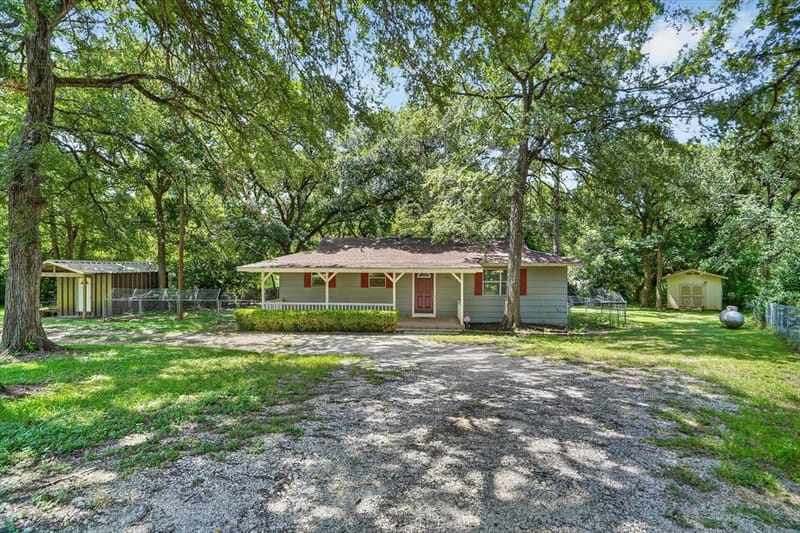 427 Whippoorwill Drive, Granbury TX 76049 - Photo 6
