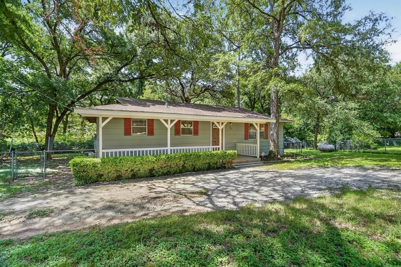 427 Whippoorwill Drive, Granbury TX 76049 - Photo 7