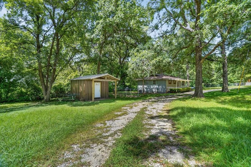 427 Whippoorwill Drive, Granbury TX 76049 - Photo 5