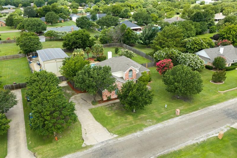 1110 Hampshire Drive, Waxahachie TX 75165 - Photo 2
