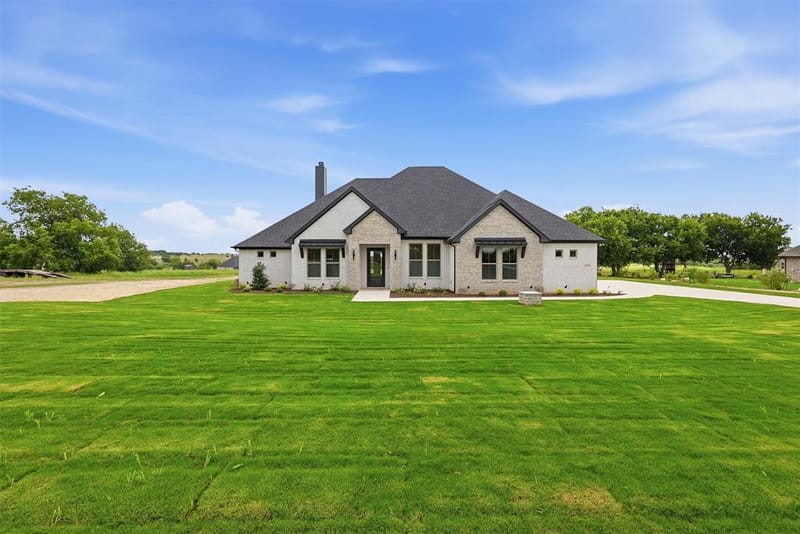 6132 County Road 1229, Godley TX 76044 - Photo 2