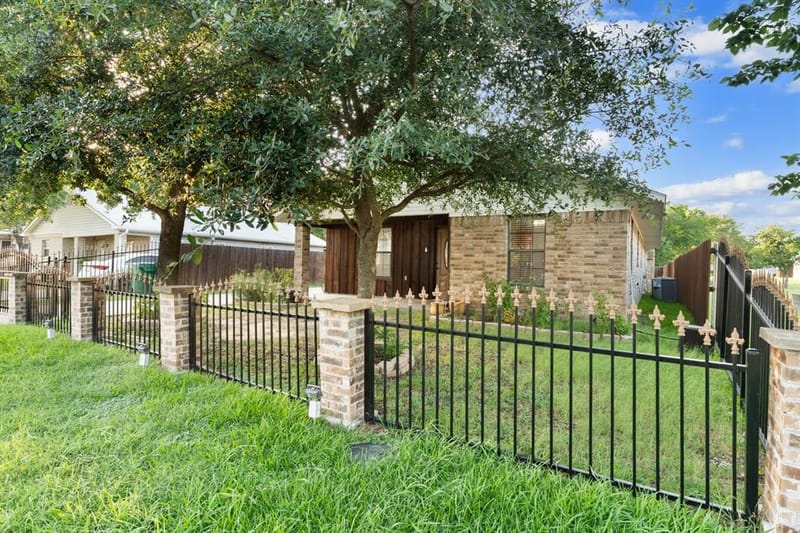 311 E 9th Street, Ferris TX 75125 - Photo 2