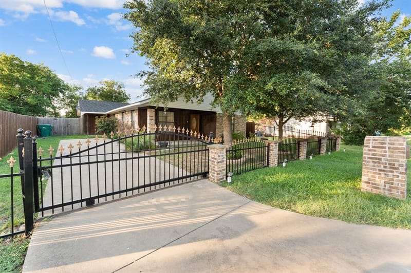 311 E 9th Street, Ferris TX 75125 - Photo 3