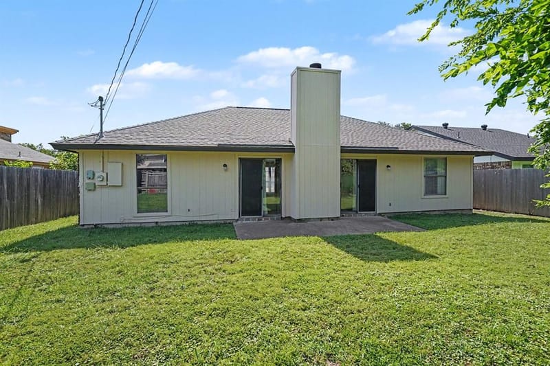 6210 Valley Forge Court, Arlington TX 76002 - Photo 2