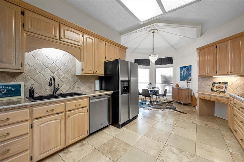 11001 Ridge Point Drive, Woodway TX 76712 - Photo 13