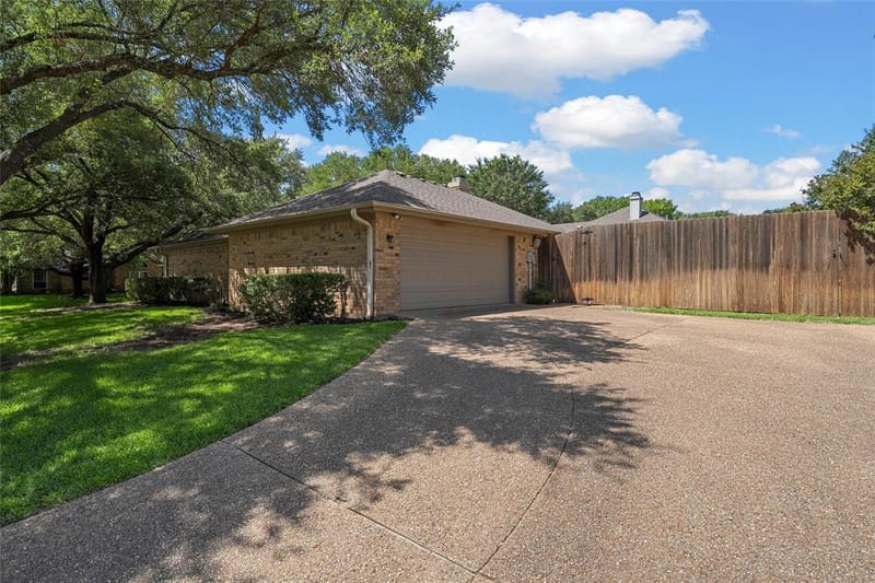11001 Ridge Point Drive, Woodway TX 76712 - Photo 3