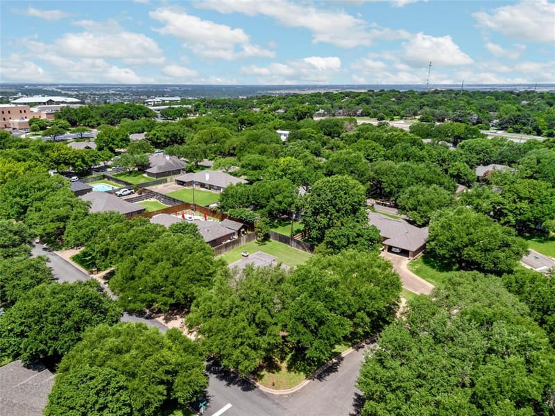 11001 Ridge Point Drive, Woodway TX 76712 - Photo 36
