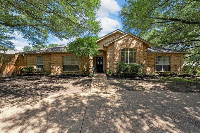 11001 Ridge Point Drive, Woodway TX 76712