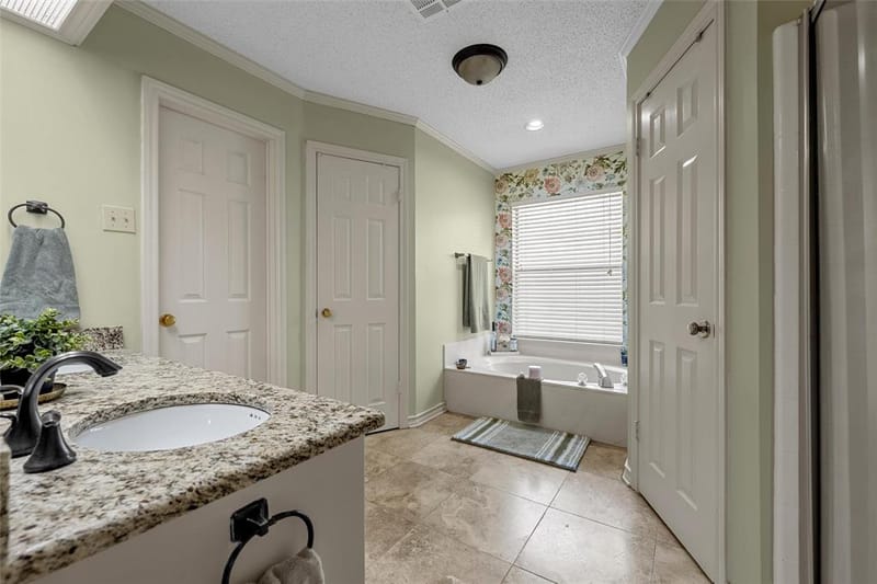 11001 Ridge Point Drive, Woodway TX 76712 - Photo 24
