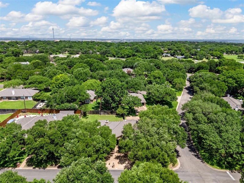 11001 Ridge Point Drive, Woodway TX 76712 - Photo 35