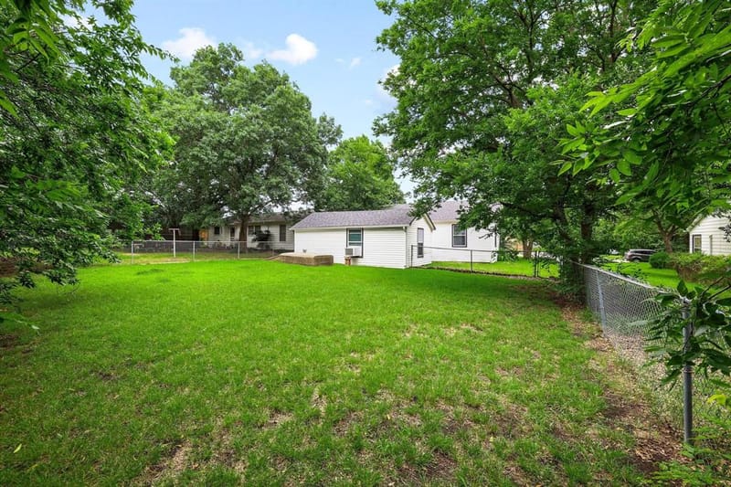 1718 N Shannon Street, Sherman TX 75092 - Photo 5