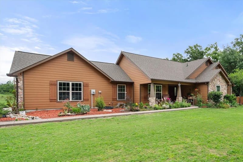 123 Clubhouse Drive, Corsicana TX 75109 - Photo 2