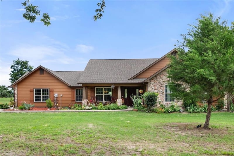 123 Clubhouse Drive, Corsicana TX 75109