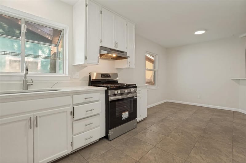 3811 Rolinda Drive, Dallas TX 75211 - Photo 12
