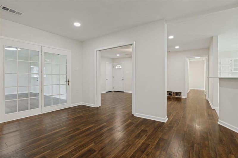 3811 Rolinda Drive, Dallas TX 75211 - Photo 5